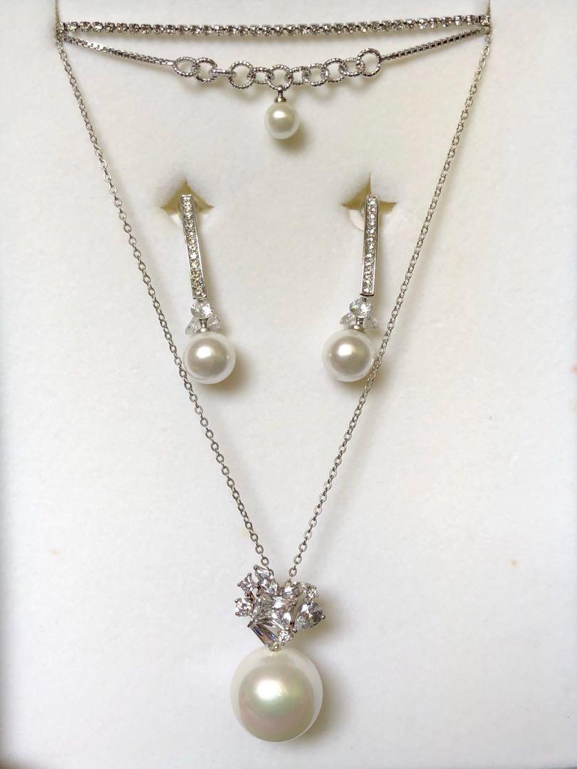 Matching pearl hotsell necklace and earrings
