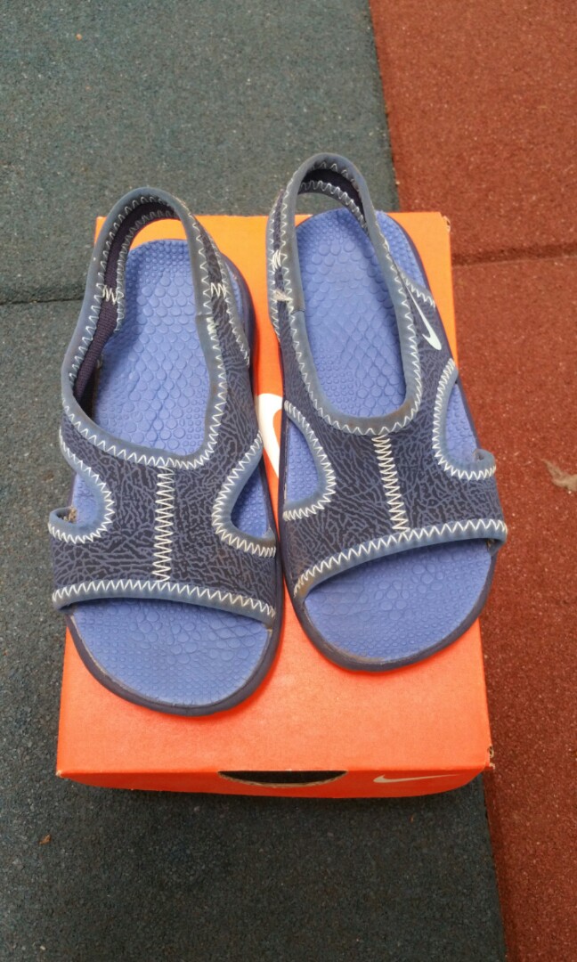 sandal sepatu nike