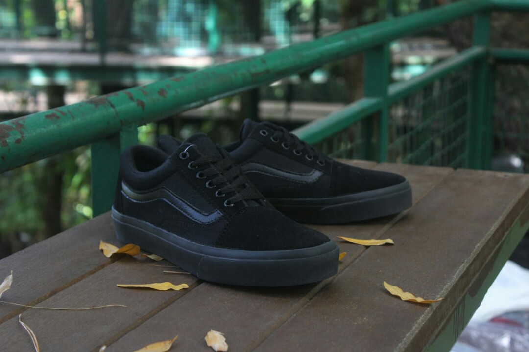 Sepatu Vans Authentic Full Black Hitam Polos White Putih Oldskool