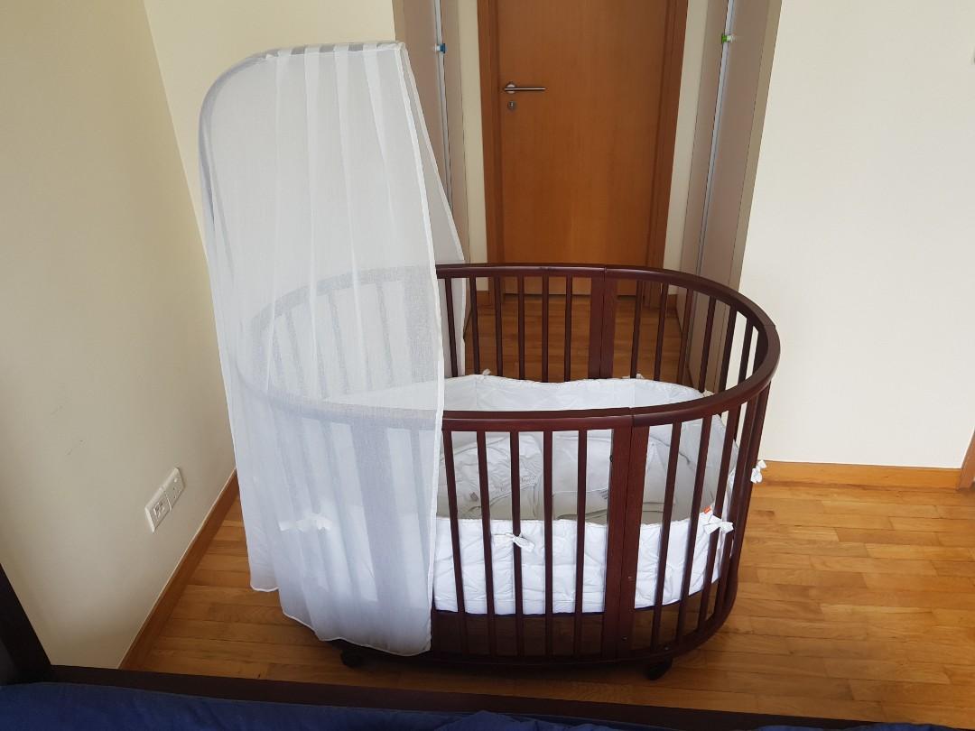 Stokke Sleepi baby cot with Stokke canopy and Stokke bumper