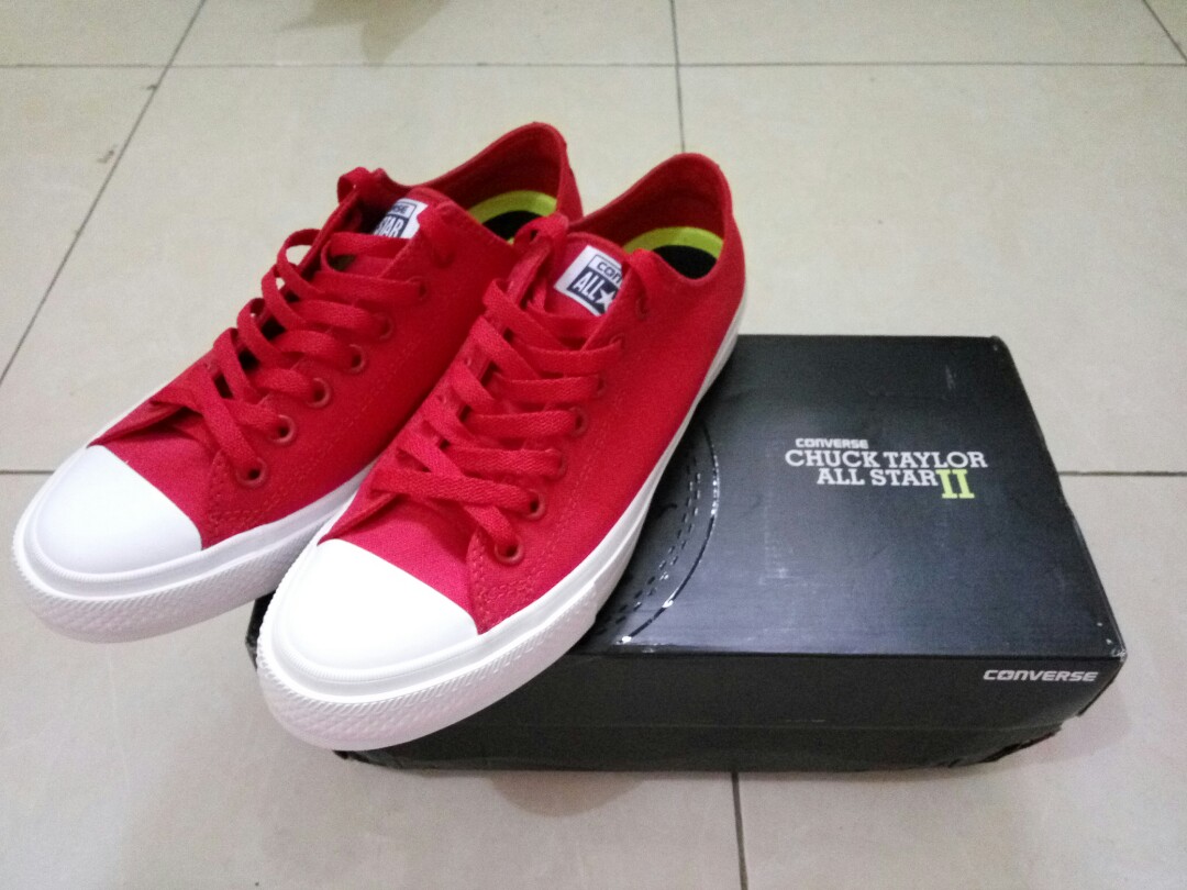 chuck taylor ii red