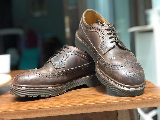 Dr martens deals wingtip brown