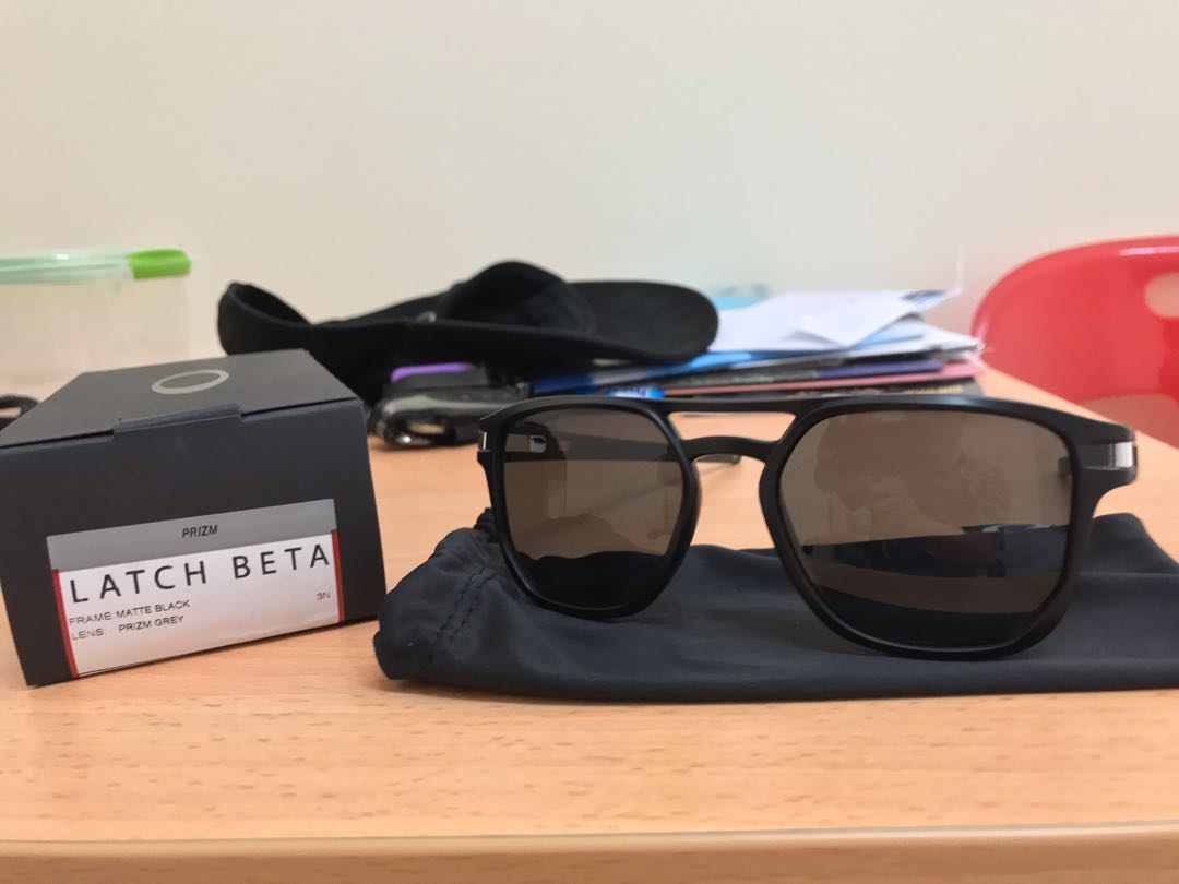 latch beta oakley