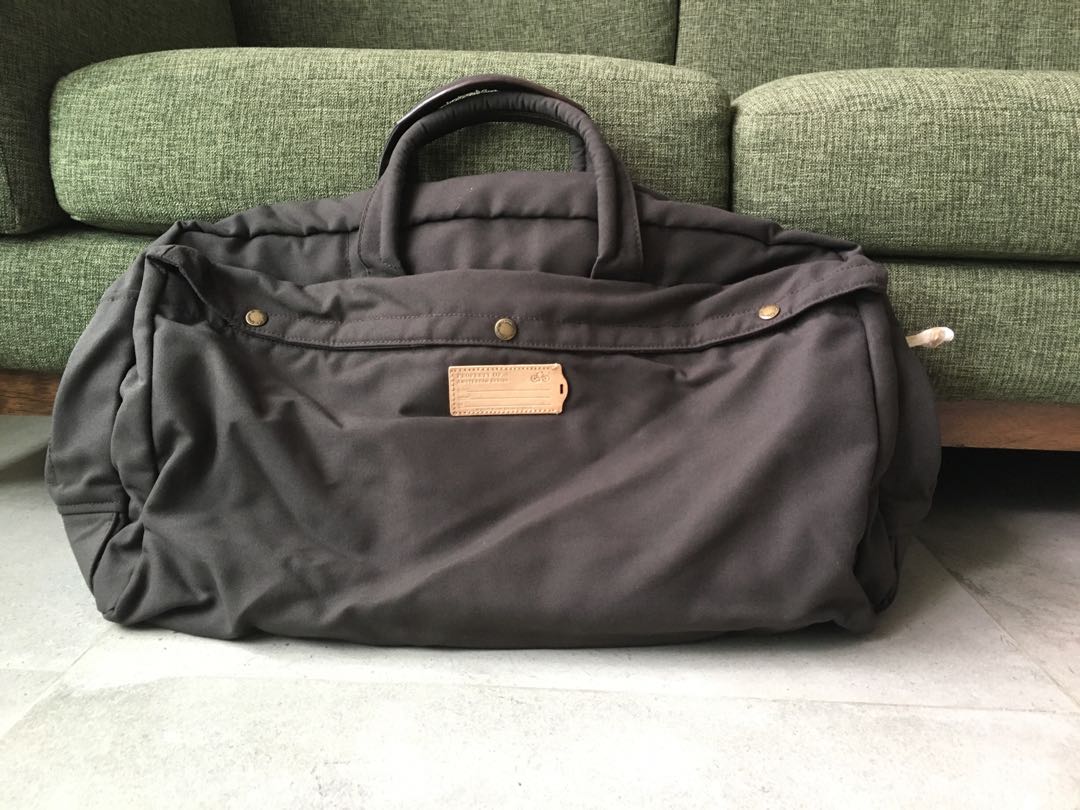 medium sized duffle bag