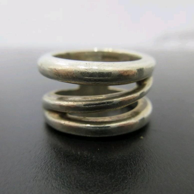 Authentic TIFFANY AND CO. Knot Wide Ring (92.5 Sterling Silver) (Category: Luxury Accessories) located in Quezon City. Submitted by vintagevuitton (Listing ID 210334606, Image 2). Description: 8.79 grams Size: US4-4.5 JP7 / EU47 USED and in VERY GOOD CONDITION! Inclusions: None You are PURCHASING a Pre-Loved item as described, ASK questions before buying. NO RETURN, NO EXCHANGE!.