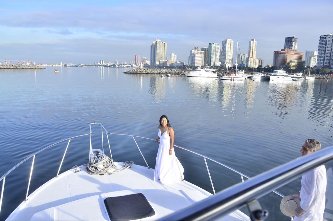 White dress for sale (Category: Dresses) located in Pasig City. Submitted by ChaGee (Listing ID 192525948, Image 2). Description: White dress used once for 1 hour. Ball gown, Gown, Photoshoot, White dress, dress, prenup Price is firm Pick up at Kapitolyo Pasig City.