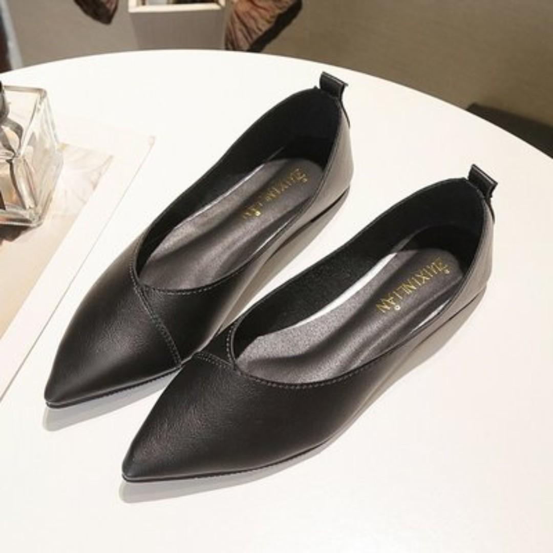 womens black pointed flats