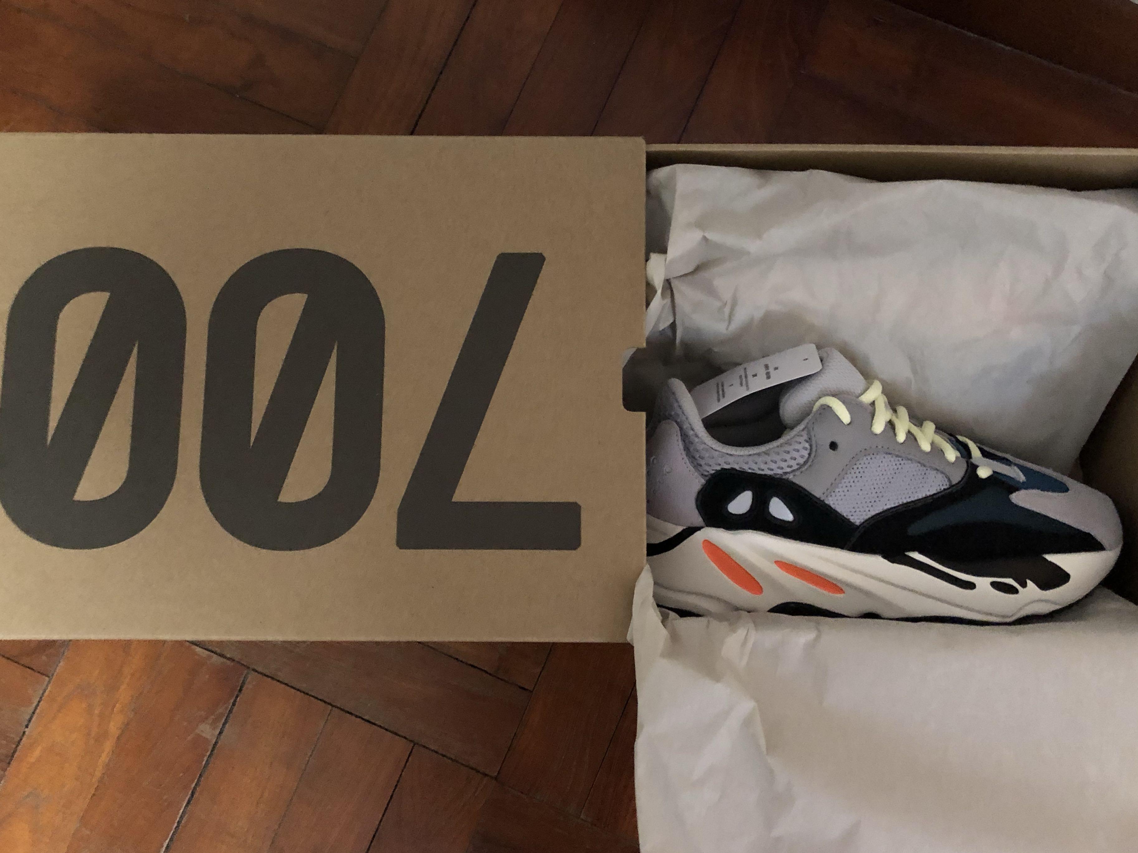 Yeezy 700 wave runner size 4.5 top