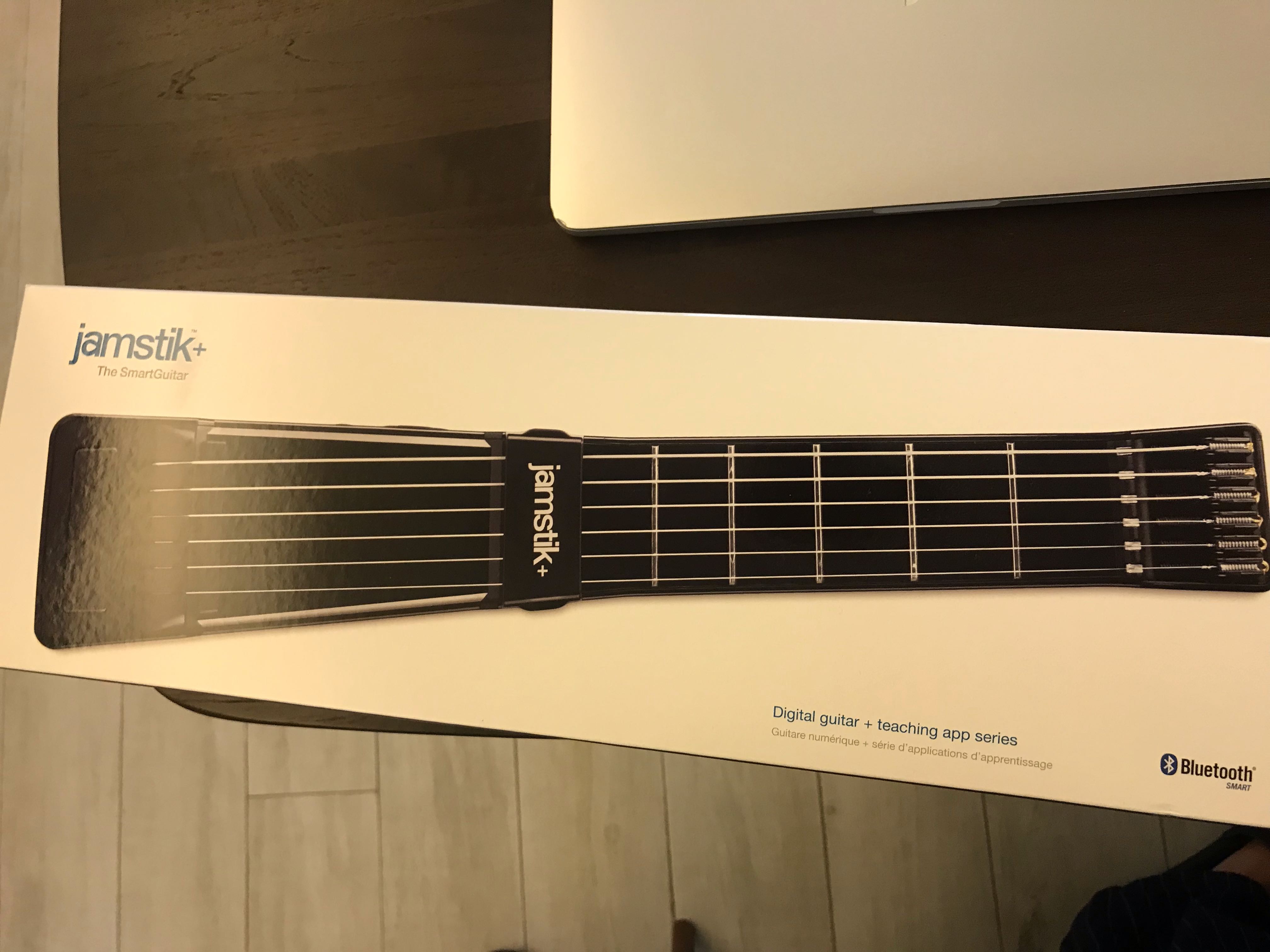 Zivix Jamstix+ white smart guitar, 興趣及遊戲, 音樂樂器 & 配件, 樂器 Carousell