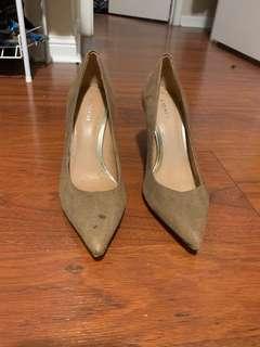 Coach Suede Heels in Taupe Size 7
