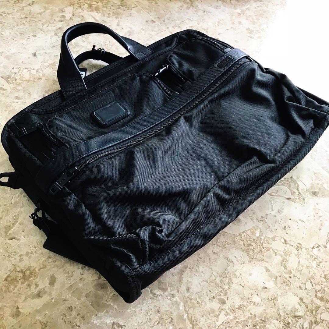tumi alpha 2 compact large screen laptop briefcase