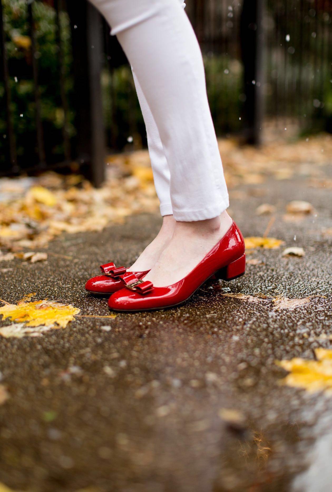 Ferragamo Vara red pumps