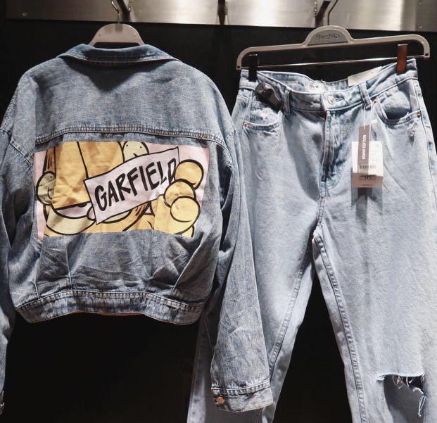 Garfield Denim Jacket bershka, Fesyen Wanita, Pakaian Wanita, Baju Luaran  di Carousell