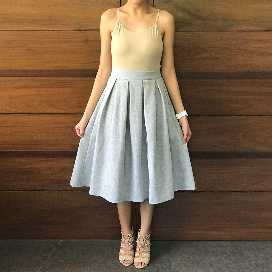 Gray Pleated Skirt Below The Knee Skirt Small Size 24 25 Women s