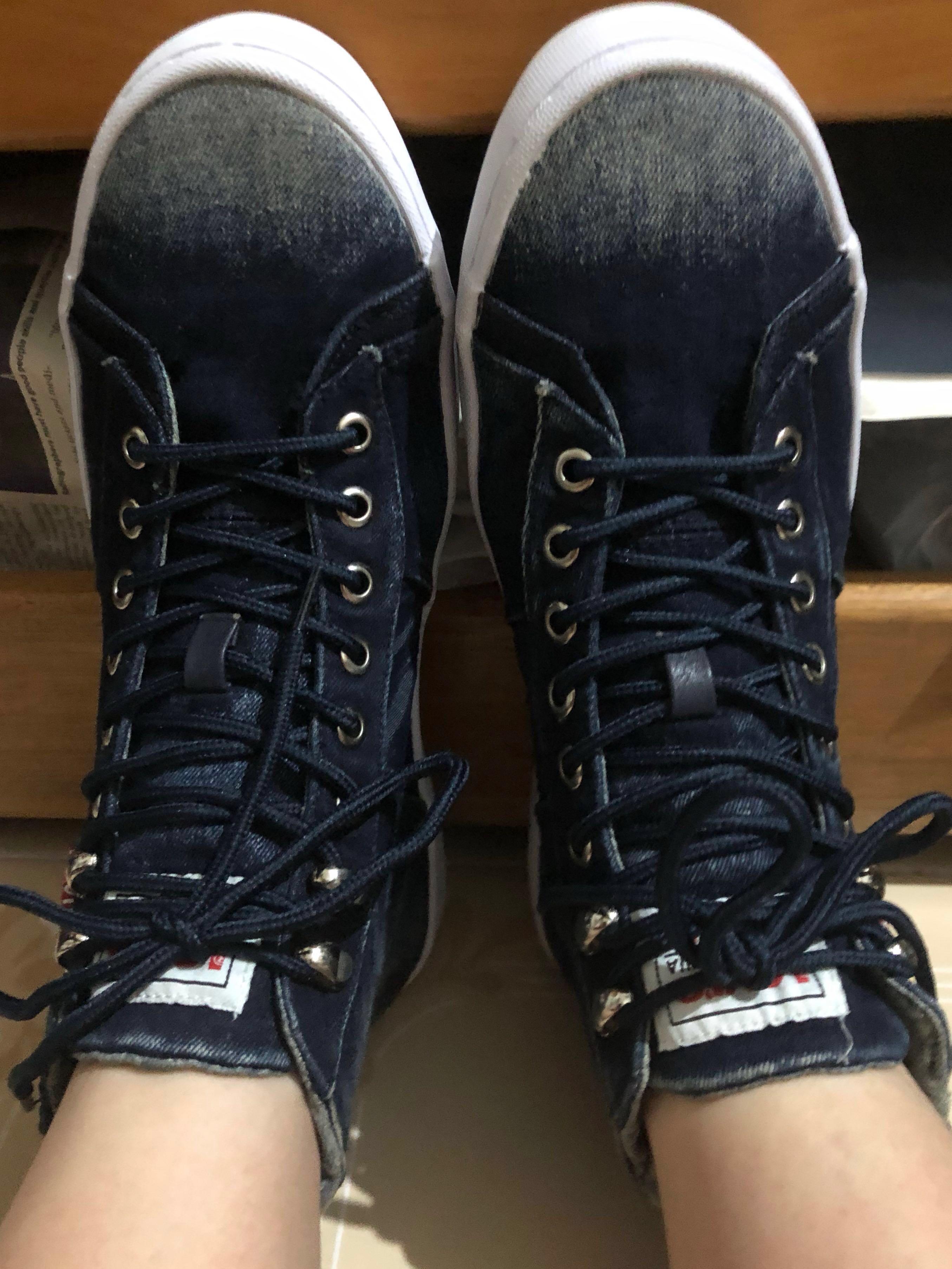 levis ladies sneakers