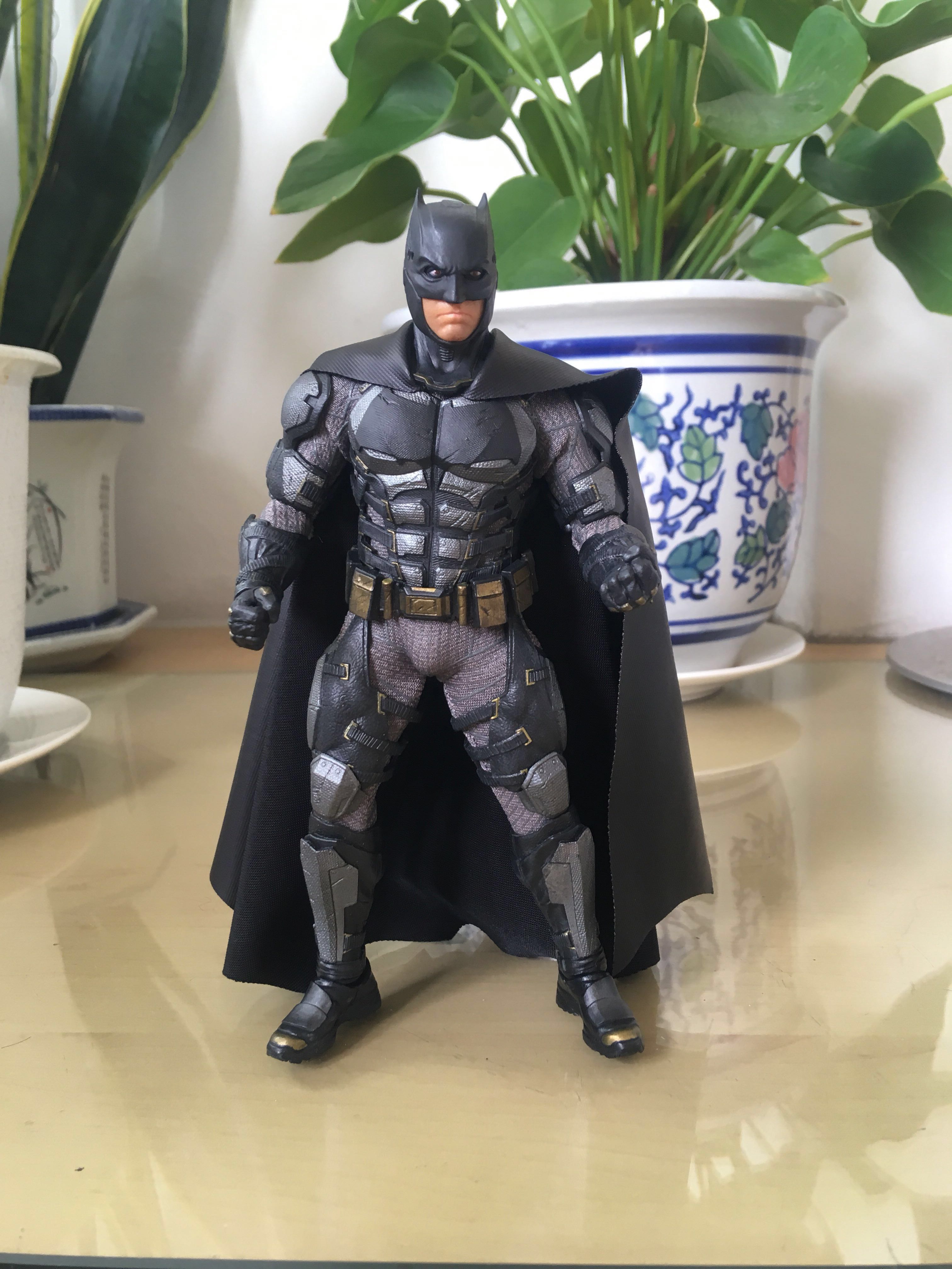 Mezco One : 12 Collective Justice League Tactical Suit Batman, Hobbies &  Toys, Toys & Games on Carousell