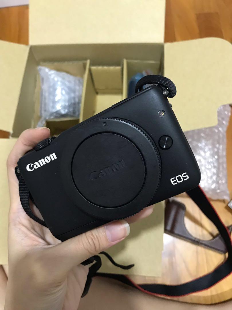 [Negotiable] Black Canon EOS M10 Mirrorless Camera Kit with EFM 15