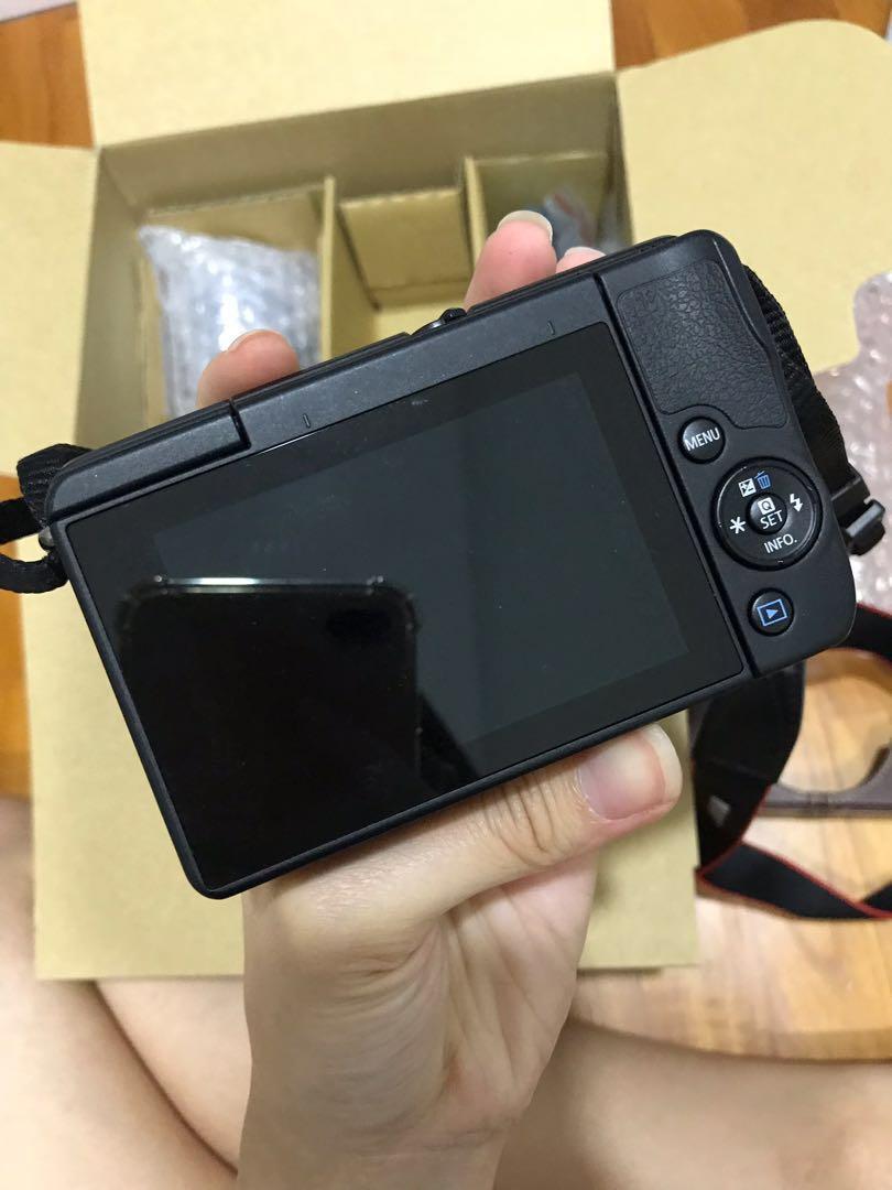 [Negotiable] Black Canon EOS M10 Mirrorless Camera Kit with EFM 15