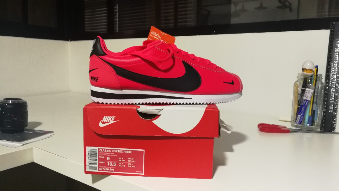 nike cortez red on feet