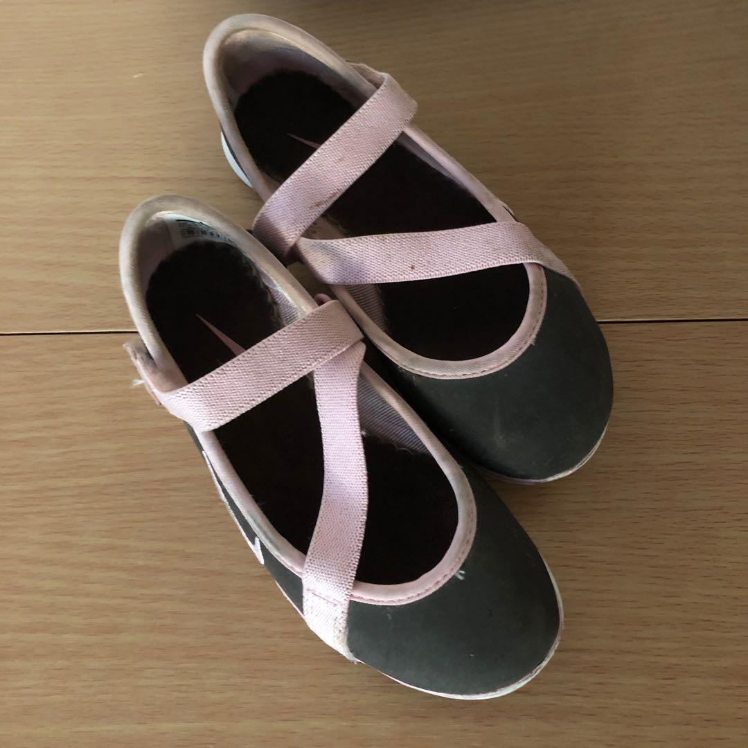 Nike girls slip on velcro shoes, Babies 