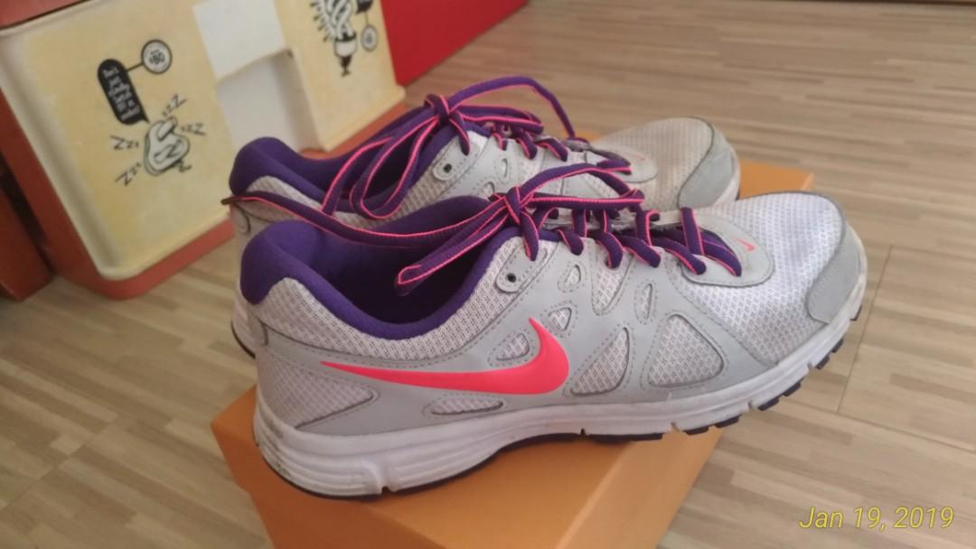 Giving away free outlet shoes 2019