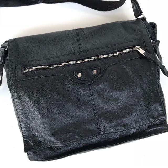 Preloved Original Balenciaga Men Messenger Bag Men S Fashion