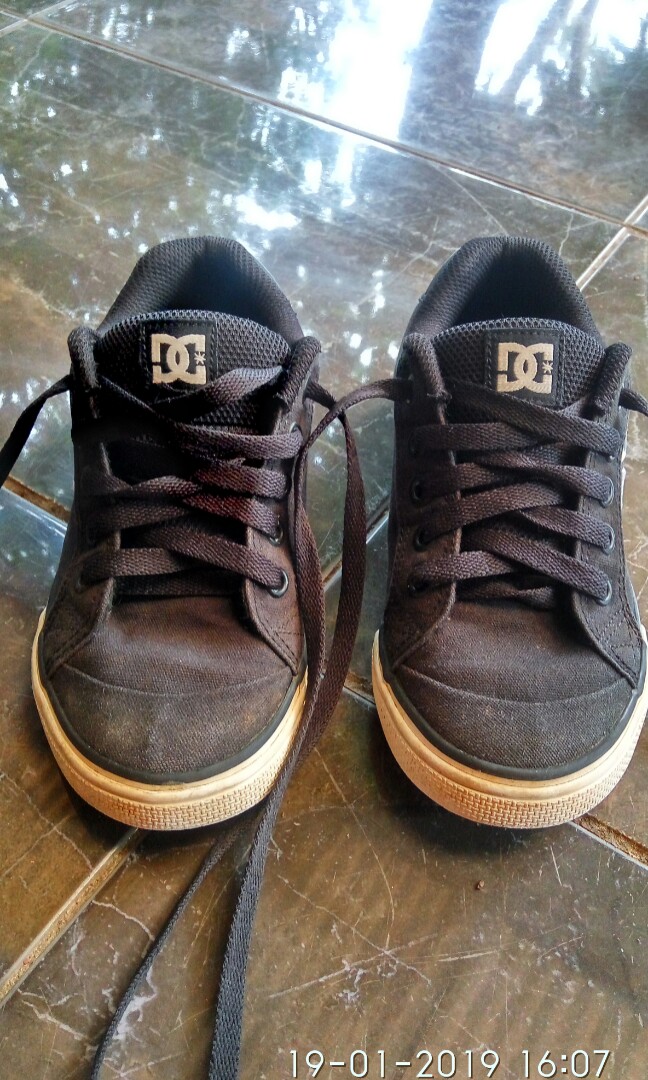 Sepatu Dc Shoes Anak Size 29 Original Masih Bagus Bayi Anak Lainnya Di Carousell