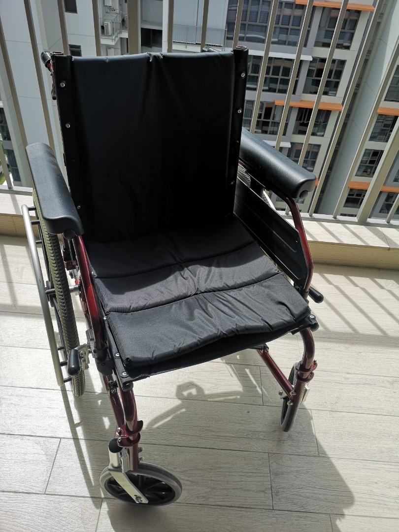 Wheelchair with leg rest 轮椅（含腿架）, Health & Nutrition, Assistive