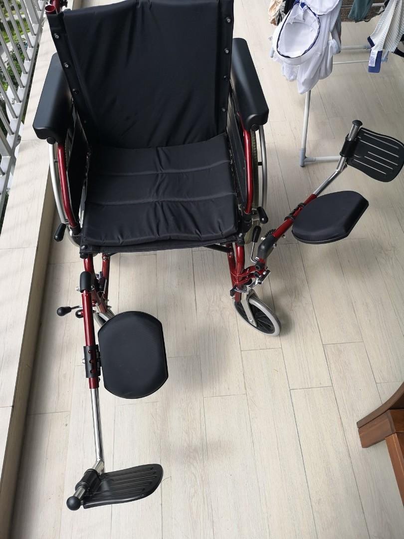 Wheelchair with leg rest 轮椅（含腿架）, Health & Nutrition, Assistive
