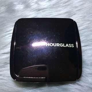 hourglass ambient light powder in mood light full size
