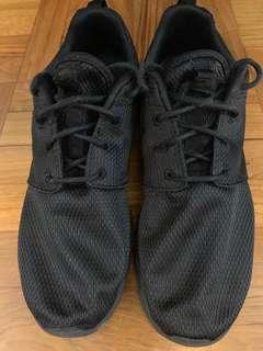 Nike全黑網面波鞋US 9