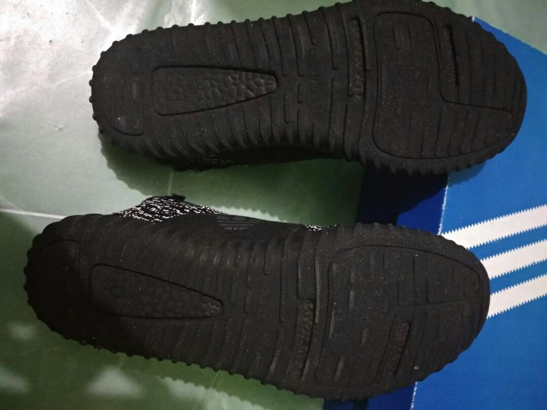 Adidas yezzi black oreo, Fesyen Pria, Sepatu , Sneakers di Carousell