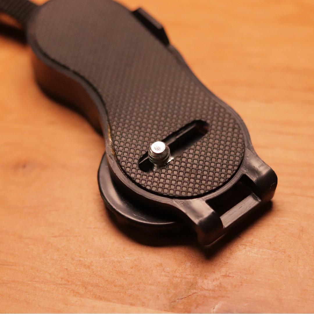 Camera strap grip （分類：相機）位於 Hong Kong。 由 ahchar 提交（商品編號 210869645，圖片 2）。簡介： 100% new & working。