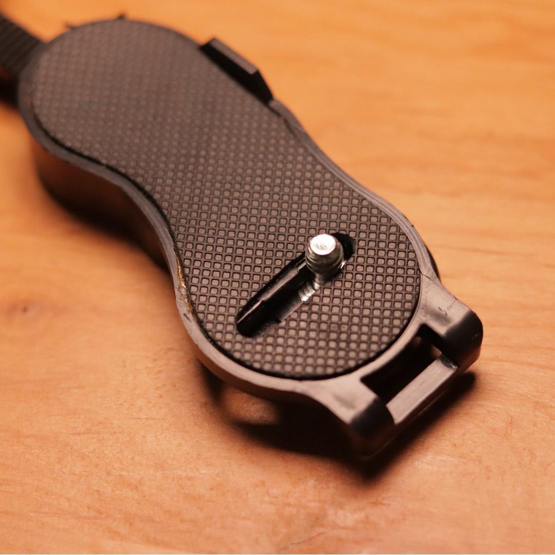 Camera strap grip （分類：相機）位於 Hong Kong。 由 ahchar 提交（商品編號 210869645，圖片 3）。簡介： 100% new & working。