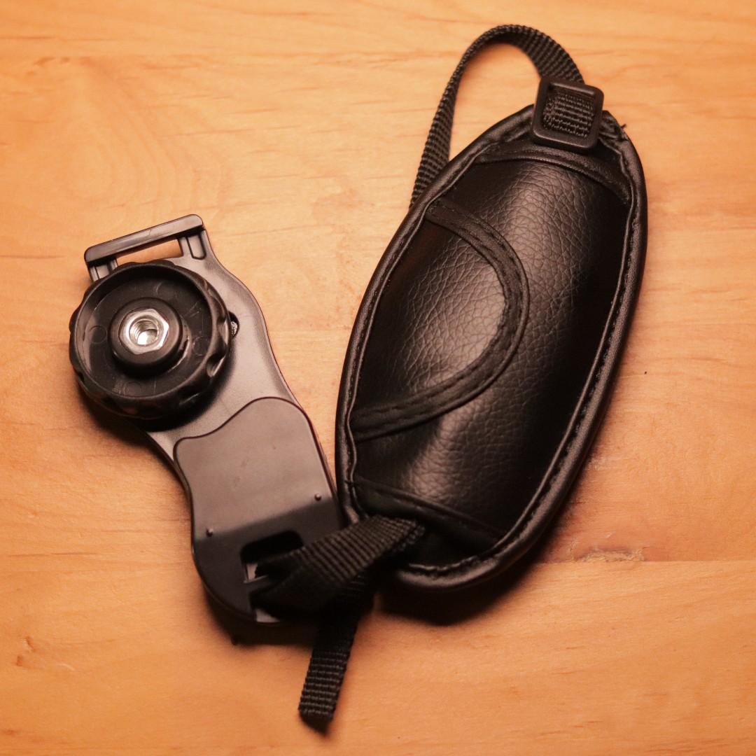 Camera strap grip （分類：相機）位於 Hong Kong。 由 ahchar 提交（商品編號 210869645，圖片 1）。簡介： 100% new & working。