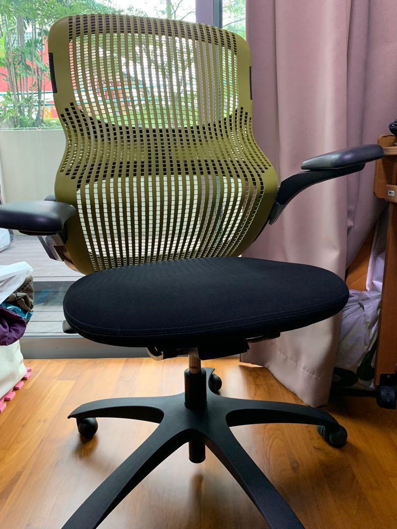 Computer chair (Category: Chairs) located in Singapore. Submitted by splim12345 (Listing ID 210797514, Image 1). Description: Used chair but fully functional with adjustable armrests Self-pickup at Serangoon (address to be provided) Prefer fuss-free transaction.