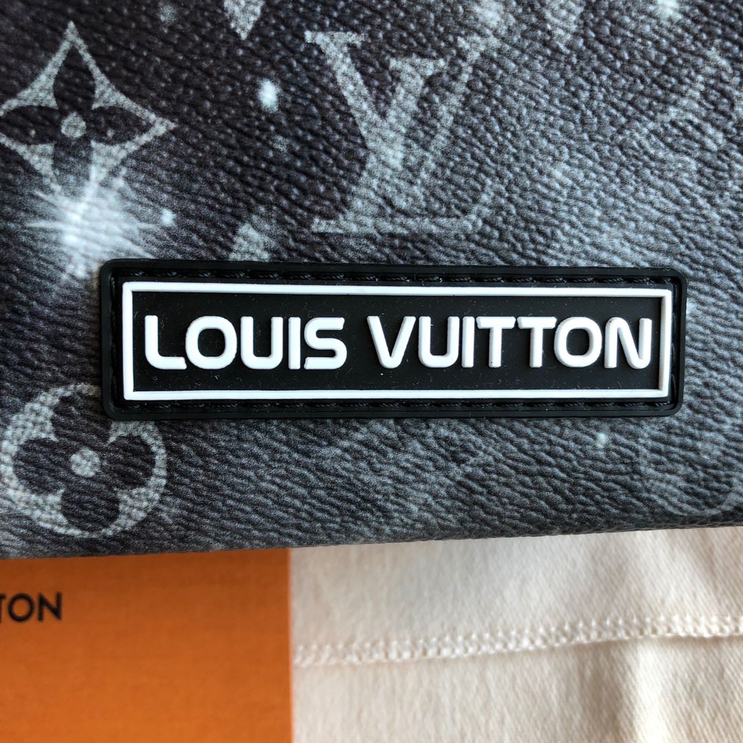 Louis Vuitton Ceinture Pochette Voyage MM Monogram Galaxy Canvas Black  Leather ref.570445 - Joli Closet
