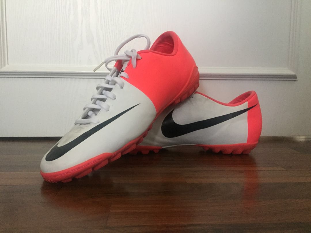 nike astro turf size 6
