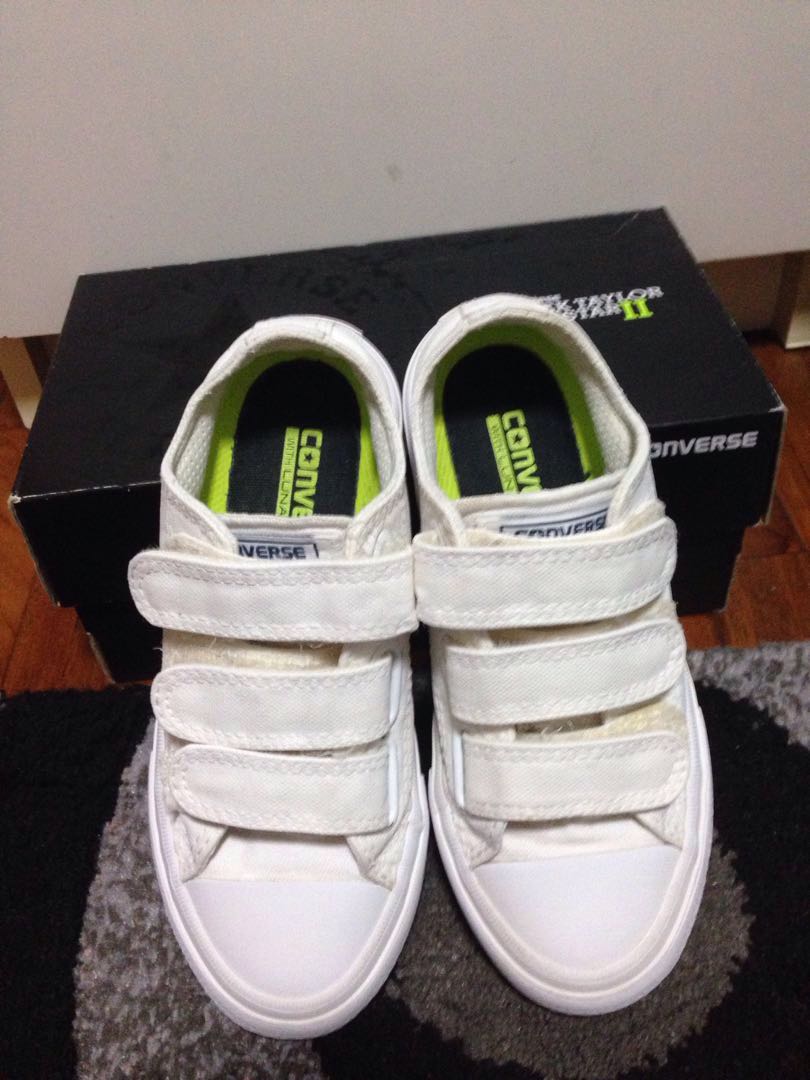 white converse kids size 4