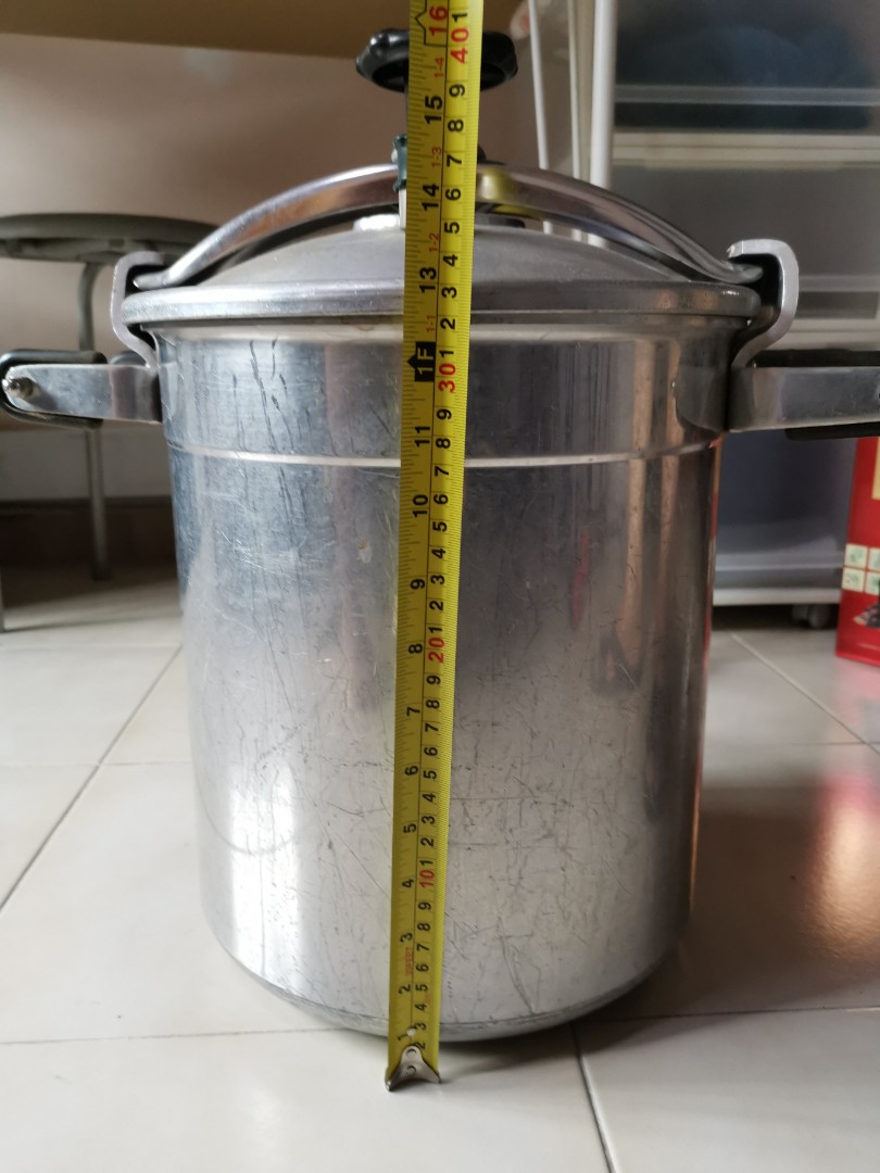 SEB pressure cooker from France big, TV & Home Appliances, Kitchen