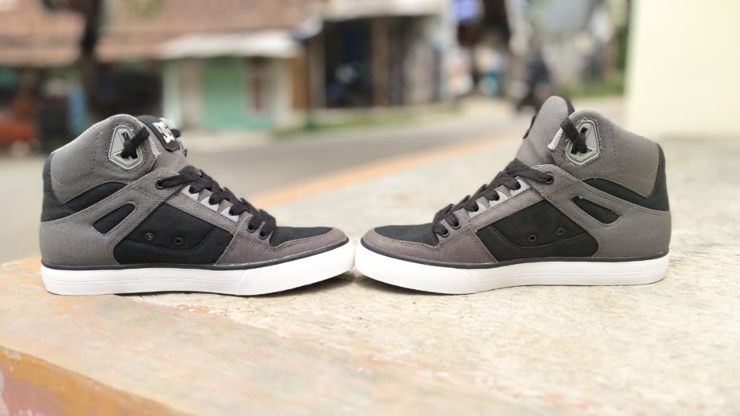 Sepatu Dc Shoes Spartan High Original Uk 42 Fesyen Pria Sepatu Sneakers Di Carousell