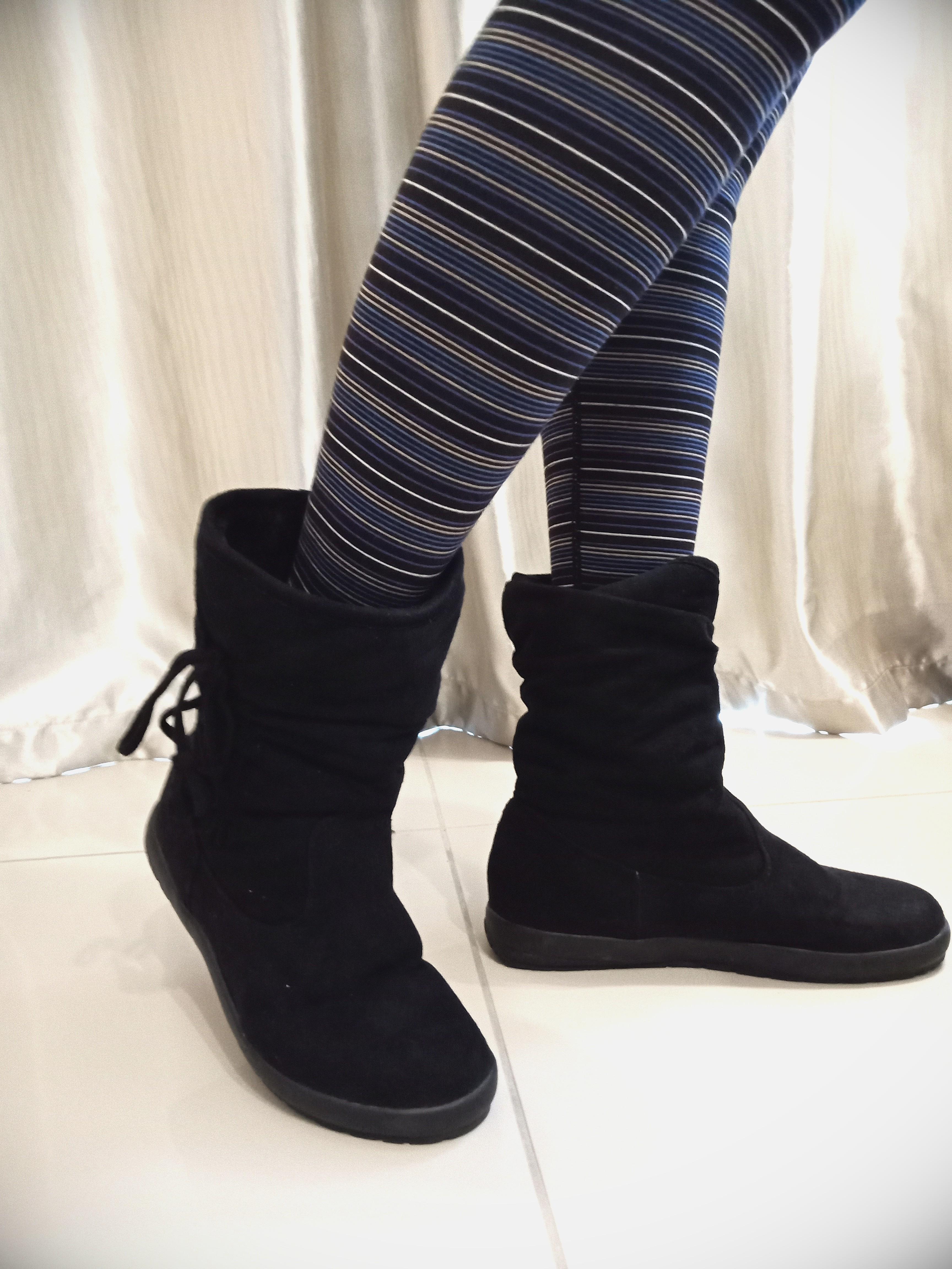Short boot (Category: Boots) located in Petaling Jaya. Submitted by belleyen25 (Listing ID 210769821, Image 1). Description: Size M 25.5cm Fluff inner.