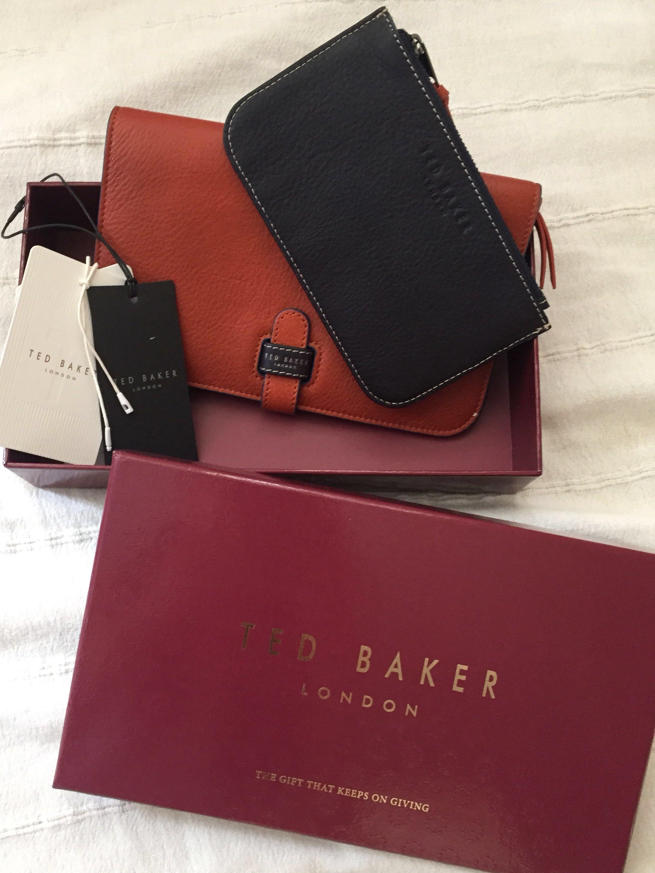 leather travel wallet