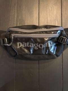 Patagonia black hole waist pack
