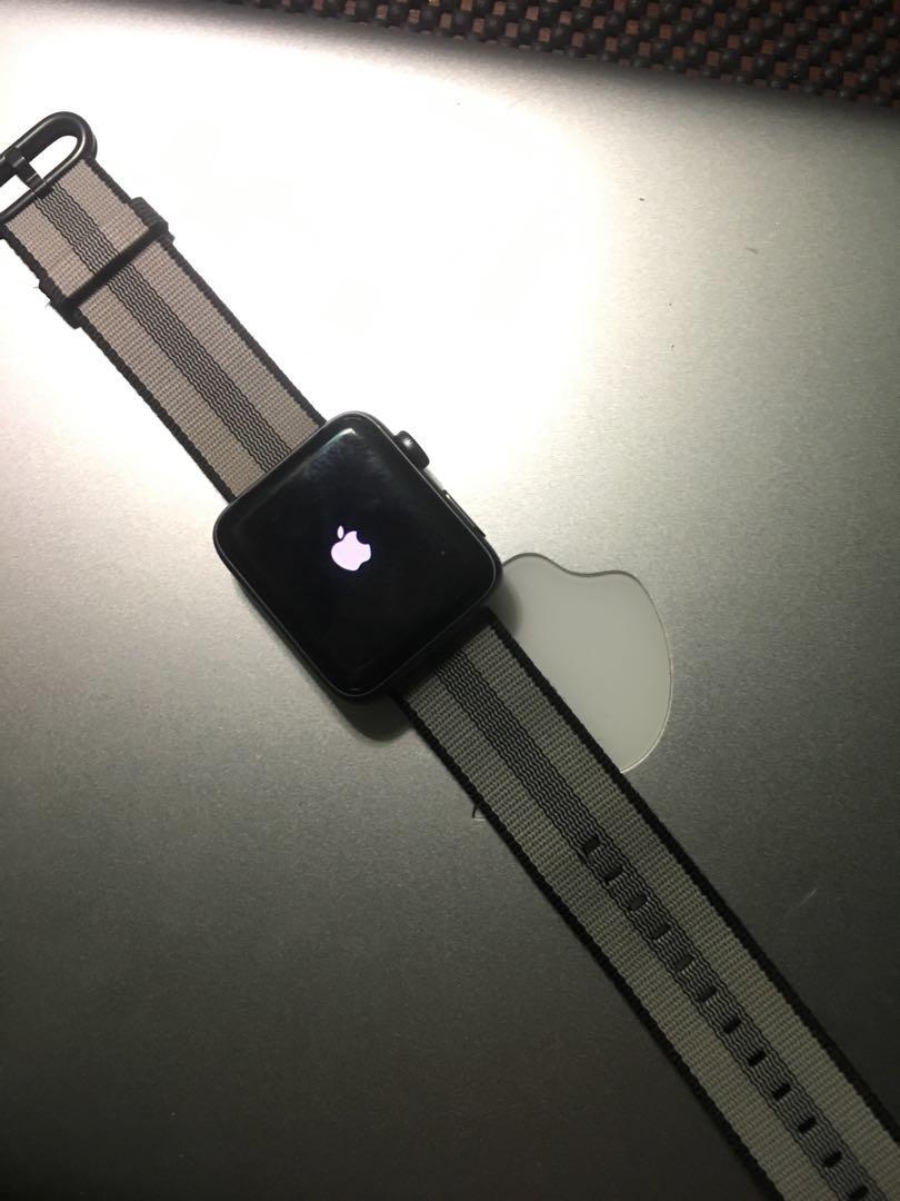 Apple Watch Series 3 42mm Aluminium (LOCKED ICLOUD), Fesyen Pria, Jam  Tangan di Carousell