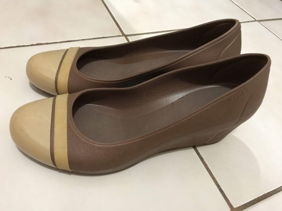 Crocs cap toe wedge hot sale