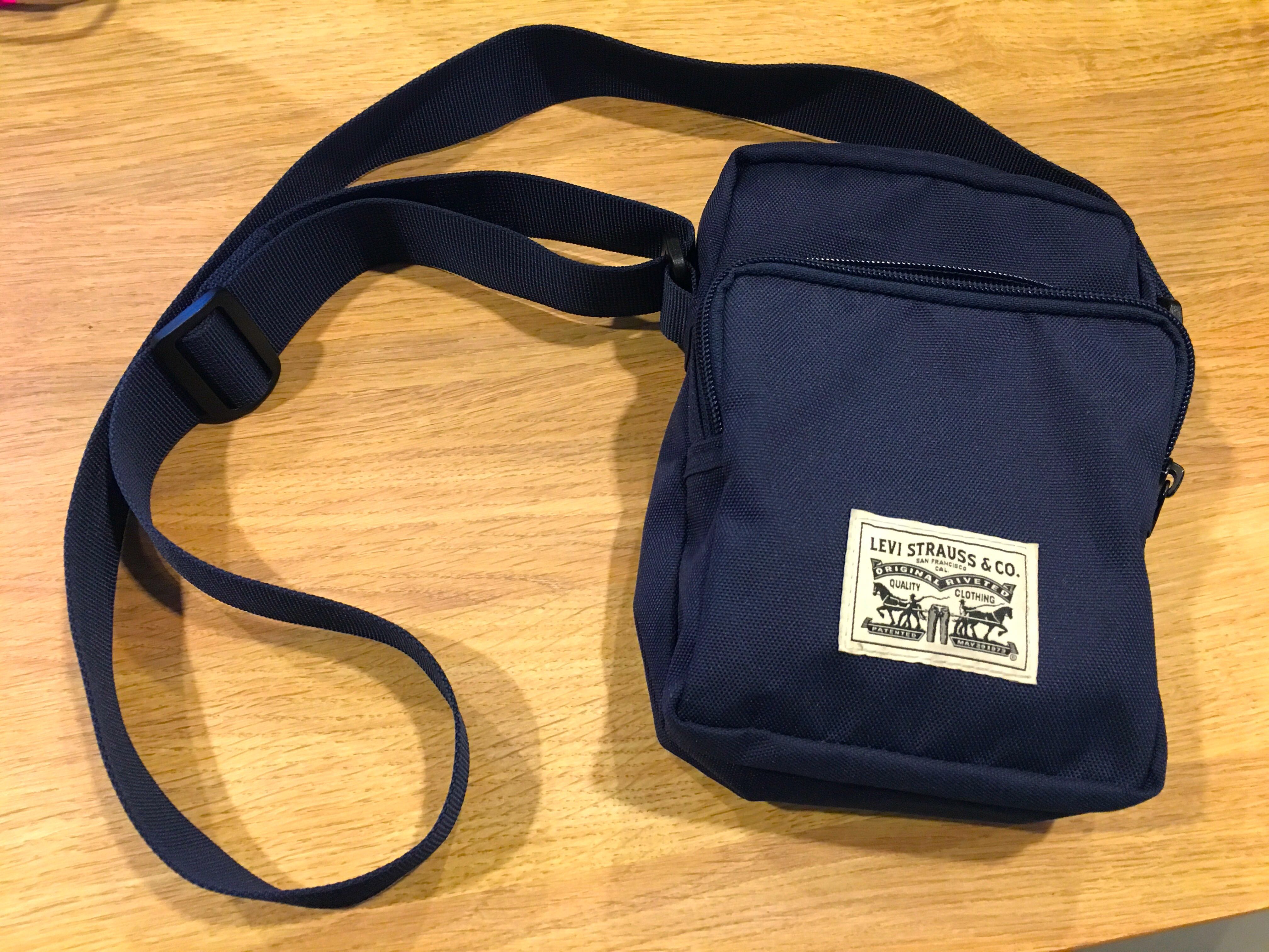 Authentic Levi's sling bag (small), Men 