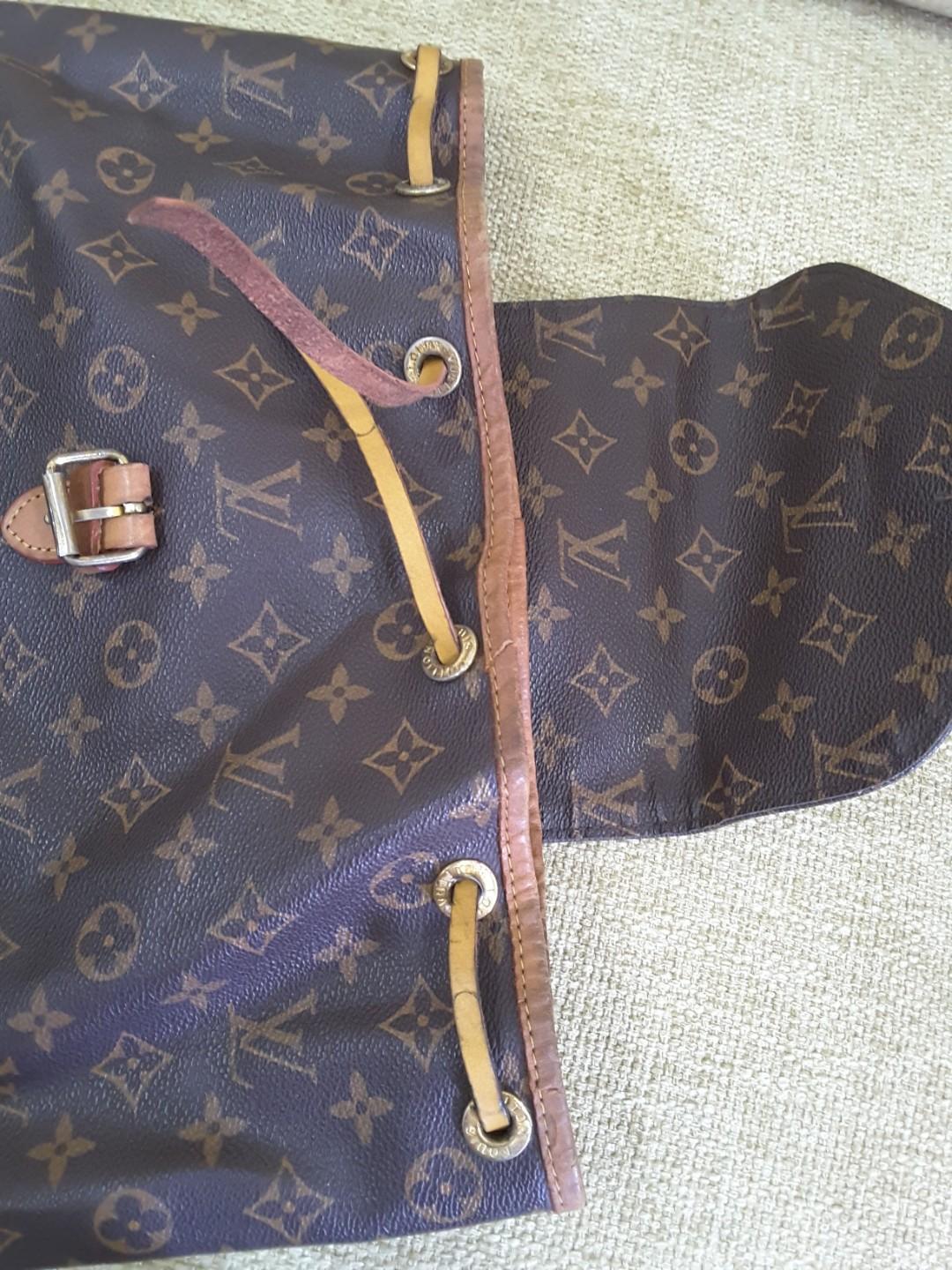 Lv backpack (Category: Backpacks) located in Petaling Jaya. Submitted by preloved_zaraisyah (Listing ID 210935500, Image 3). Description: Clearance Condition 7/10 Size-large A sign of used-last pic Leather.