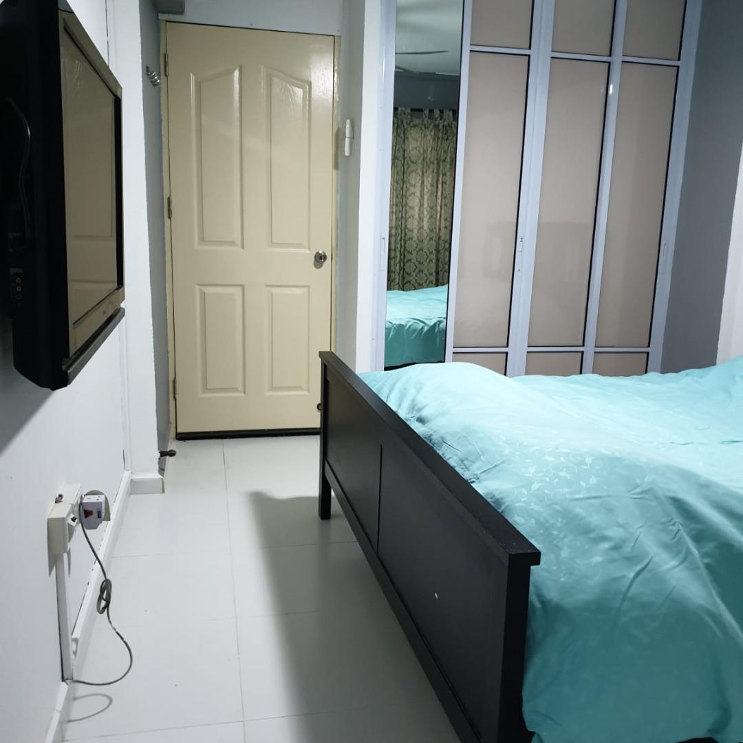 Master Bedroom With Walk In Wardrobe Property Rentals Hdb On