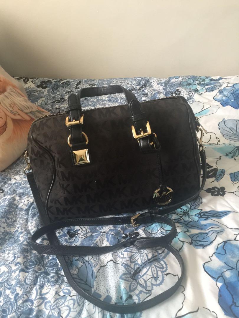 Michael kors store doctor bag black
